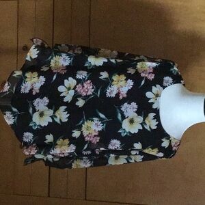 Apt9 3/4 length sleeve floral blouse